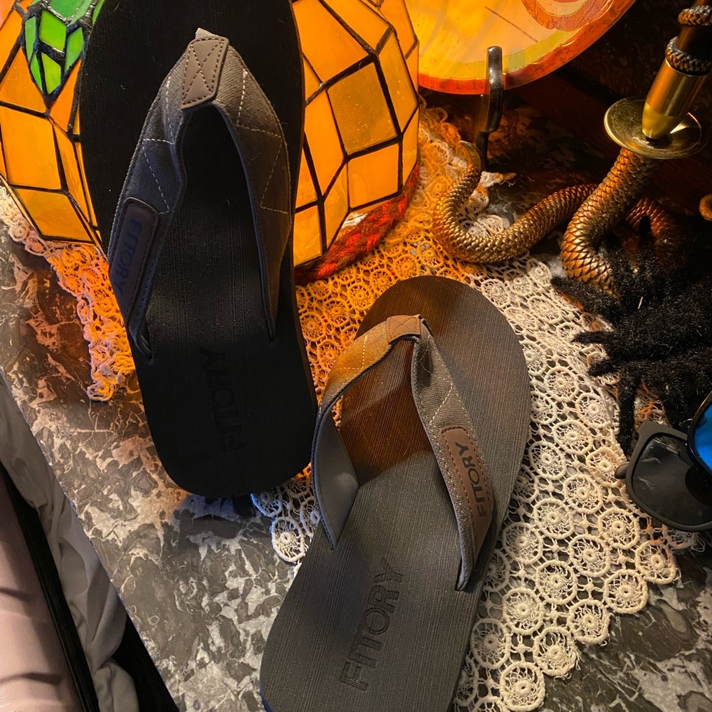 Fitory Men's Gray and Tan Sandals - Picture 2 of 3